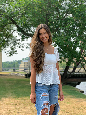 Isabella Aguirre '28